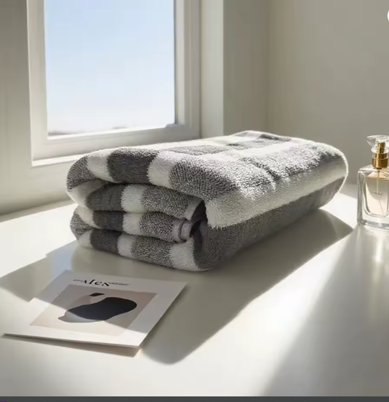 1-pack thick bath towel, strong water absorption and quick drying, non shedding, durable - very suitable for families, beaches,